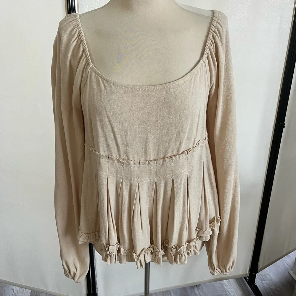 Unique top - Picture 1 of 5